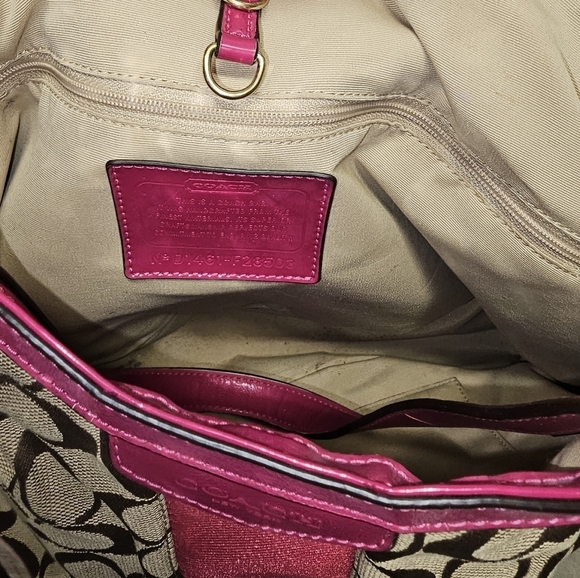 COACH BAG X-LARGE TOTE JACQUARD C with Hot Pink Vinyl 18" w x 11.5" L - Picture 3 of 14